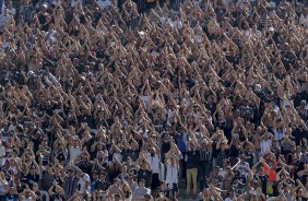 Mais de 27 mil torcedores compareceram ao jogo amistoso entre Grmio e Corinthians, na Arena