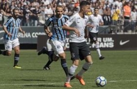 Thiaguinho atuando contra o Grêmio, na Arena Corinthians