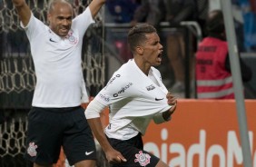 Em jogada de Marquinhos Gabriel, Pedrinho anota o segundo do Timão contra o Cruzeiro