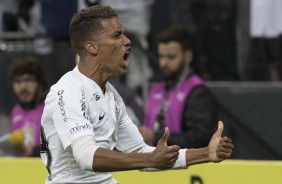 Pedrinho comemorou muito o gol contra o Cruzeiro, que empatou o placar na Arena Corinthians