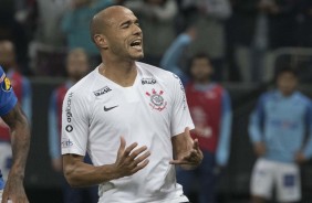 Roger lamenta chance perdida contra o Cruzeiro, no amistoso desta quarta-feira na Arena Corinthians