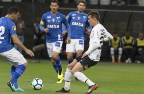 Vital durante amistoso contra o Cruzeiro, na Arena Corinthians lotada em plena quarta-feira