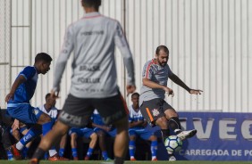 Danilo durante jogo-treino contra o São Caetano