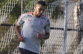 Jonathas tambm participou do jogo-treino contra o So Caetano , no CT Joaquim Grava