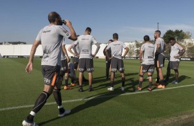 No CT Joaquim Grava, jogadores fazem jogo-treino contra o So Caetano