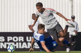 O jovem atacante Pedrinho no jogo-treino contra o So Caetano