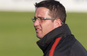 Osmar Loss aproveita a intertemporada e comandou o jogo-treino contra o São Caetano