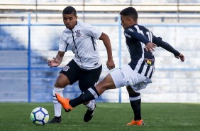Vitinho no jogo contra o Atlético-MG pelo Brasileirão sub-20