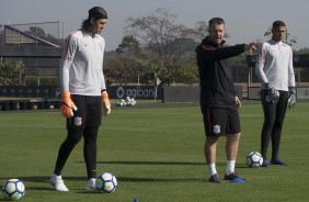 Goleiros do Timo durante o treino deste sbado no CT Joaquim Grava