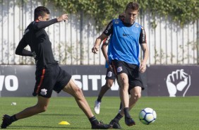 Lo Santos e zagueiro Henrique no CT Joaquim Grava para treinamento deste sbado