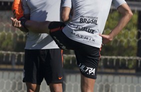 Zagueiro Vilson durante o treino desta segunda-feira no CT