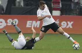 Danilo Avelar fez sua primeira partida oficial como jogador do Corinthians