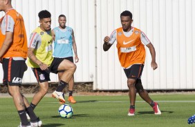 Douglas e Paulo Roberto durante treino de reapresentação no CT Joaquim Grava