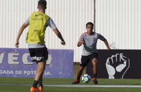 Jadson durante treino de reapresentação do Corinthians no CT Joaquim Grava