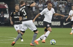 Roger durante partida contra o Botafogo, na Arena Corinthians, na volta do Brasileirão