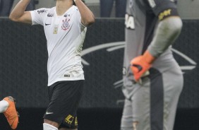 Romero anotou o segundo gol do Corinthians contra o Botafogo, na Arena Corinthians
