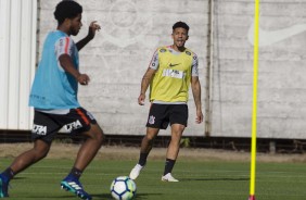 Volante Douglas já participou da atividade do dia no CT Joaquim Grava