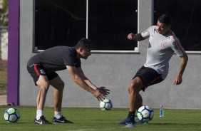 Volante Ralf durante treino de hoje no CT Joaquim Grava; Jogador está lesionado