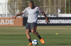 Emerson Sheik faz atividades no treino desta sexta