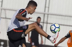 Lo Santos durante o treino desta segunda-feira no CT Joaquim Grava