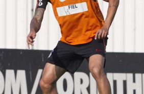 Vilson no treino desta segunda no CT Joaquim Grava