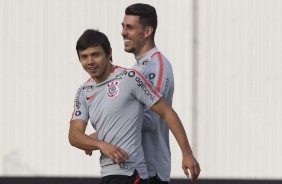 Romero e Danilo Avelar no treinamento desta tera-feira; ltimo antes do jogo contra o Cruzeiro