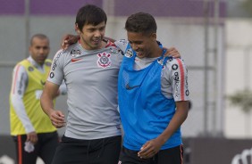 Romero e Pedrinho no treino que prepara a equipe para jogo contra o Cruzeiro, na Arena Corinthians