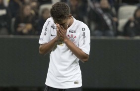 Garoto Pedrinho durante jogo contra o Cruzeiro, na Arena Corinthians