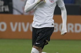 Léo Santos teve chance na zaga corinthiana durante partida contra o Cruzeiro