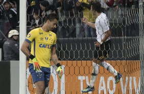 Romero comemora um dos seus dois gols contra o Cruzeiro, na Arena Corinthians
