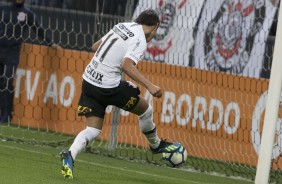 Romero finaliza certeiro e anota para o Corinthians contra o Cruzeiro, na Arena
