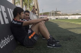 Jogadores durante tarde de treinos no CT Joaquim Grava