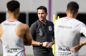 Osmar Loss comandou o último treino do elenco em São Paulo; Time viaja para Brasília