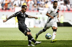 Fagner durante atuação contra o Vasco da Gama, pelo Brasileirão