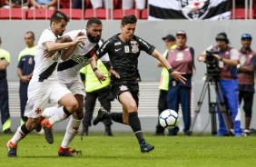 Mateus Vital em partida contra seu ex-clube, Vasco, no Mané Garrincha, pelo Brasileirão