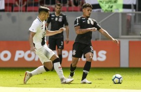 O volante Douglas durante jogo contra o Vasco, pelo Campeonato Brasileiro