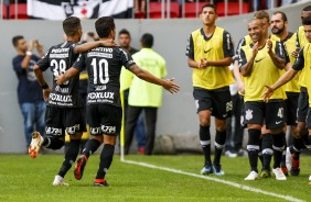 Pedrinho e Jadson comemorando o gol do Magic contra o Vasco, pelo Brasileiro