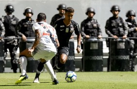 Pedrinho em jogada contra o Vasco, pelo Brasileiro