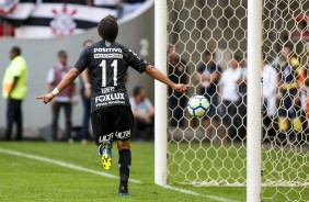 Romero durante comemoração do seu terceiro gol contra o Vasco, pelo Brasileirão