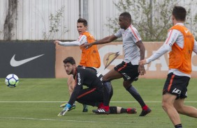 Jogadores durante treino desta segunda-feira a tarde, no CT Joaquim Grava