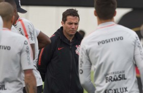 Osmar Loss reuniu o grupo durante o treino de reapresentação nesta segunda-feira