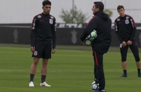 Douglas e Osmar Loss durante o treino de hoje no CT Joaquim Grava