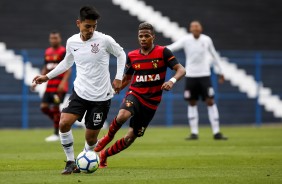 Fabrcio Oya atuando contra o Sport, pelo Brasileiro sub-20