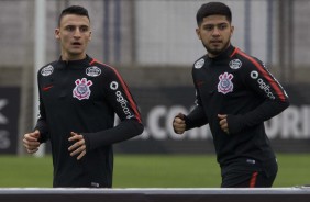 Mantuan e o recém contratado Sergio Díaz no treino de hoje no CT Joaquim Grava