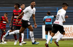 O jovem Nathan comemorando seu gol contra o Sport, pelo Brasileirão sub-20