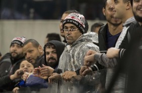 Bastante torcedores compareceram  Arena na noite fria de quarta para verem o Timo