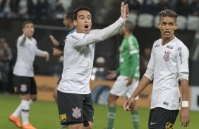 Jadson e Pedrinho durante o jogo contra a Chapecoense, pelas quartas da Copa do Brasil