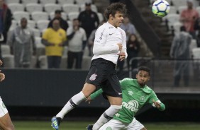 Romero marcou de cabea o gol da vitria sobre a Chapecoense, pela Copa do Brasil