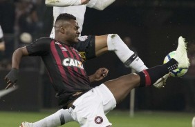 Léo Santos durante jogo contra o Atlético-PR, na Arena Corinthians, pelo Brasileirão