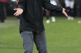 Osmar Loss durante partida contra o Atlético-PR, na Arena Corinthians